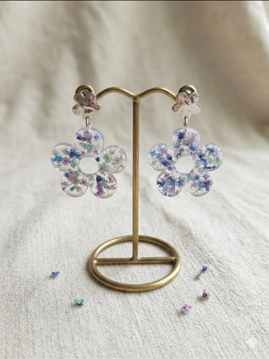 Resin and real pressed flowers